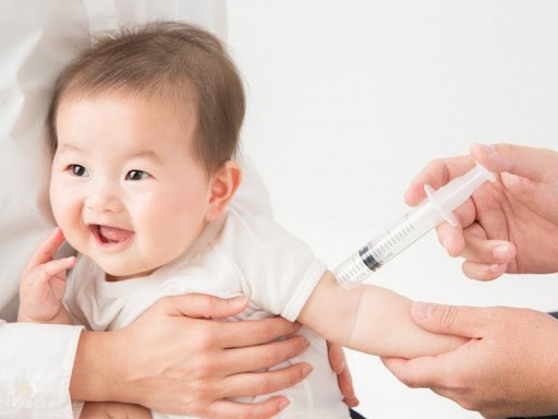 Tiêm vacxin, viêm phổi ho gà cho trẻ khi có đến tuổi